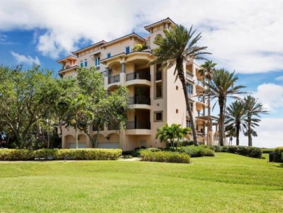 Vizcaya Condos in Longboat Key, FL. - Building