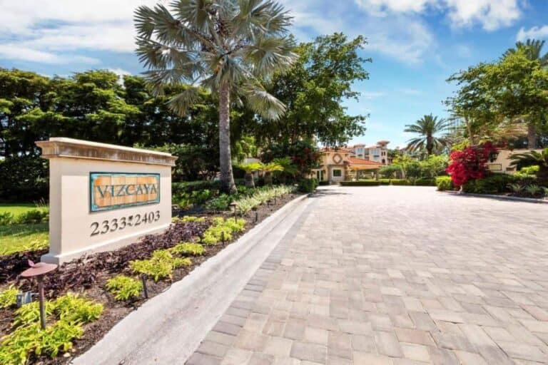 Vizcaya Condos in Longboat Key, FL. - Entrance Sign