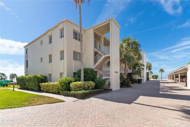 Westchester Condos in Longboat Key, FL. - Building