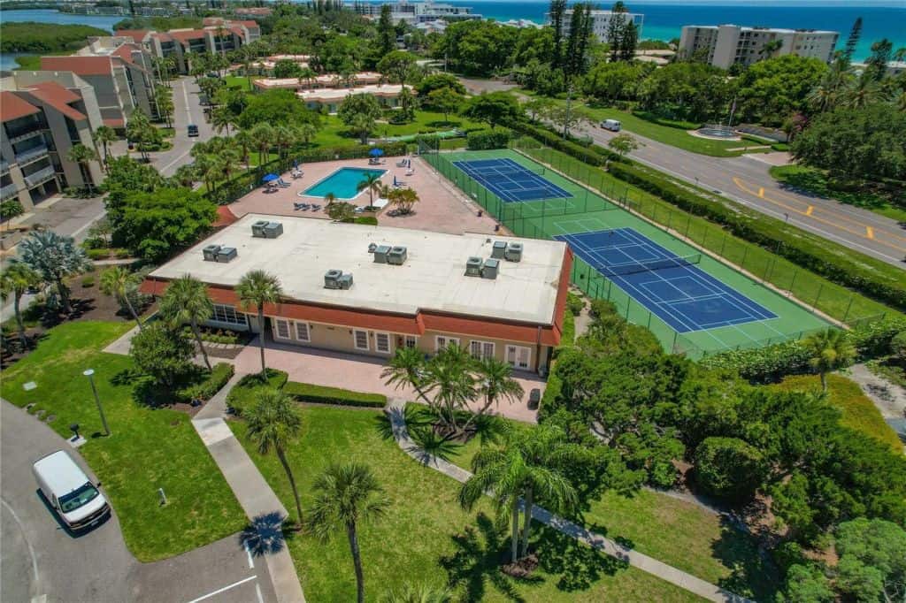 Windward Bay Condos in Longboat Key, FL. - Buildng Aerial