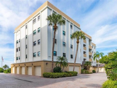 Windward Passage Condos in Siesta Key, FL. - Building