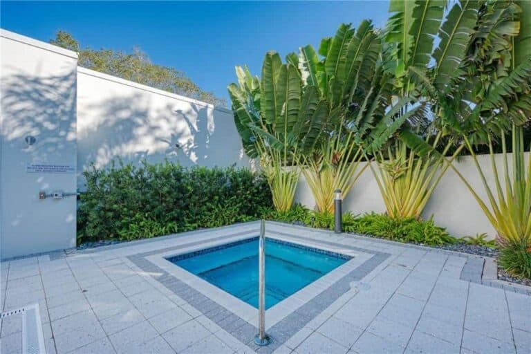 7 One One Palm Condos For Sale in Sarasota, FL. - Hot Tub