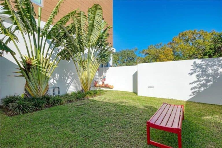 7 One One Palm Condos For Sale in Sarasota, FL. - Pet Park