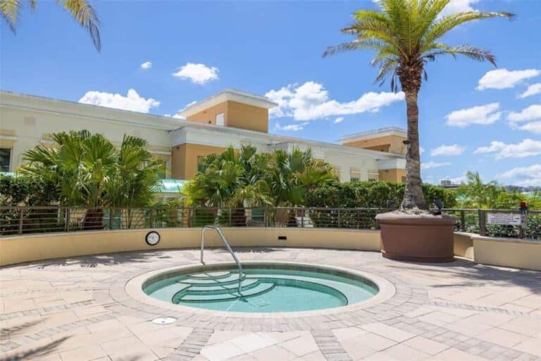 Alinari Condos in Downtown Sarasota, FL. - Hot Tub