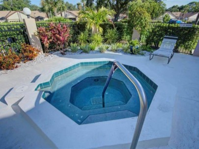 Avista Condos in Palm Aire Sarasota, FL. - Hot Tub