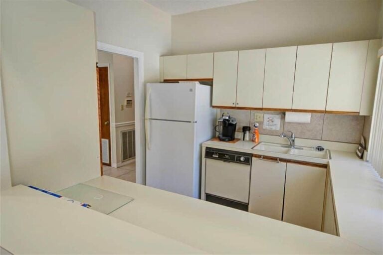 Avista Condos in Palm Aire Sarasota, FL. - Clubhouse Kitchen