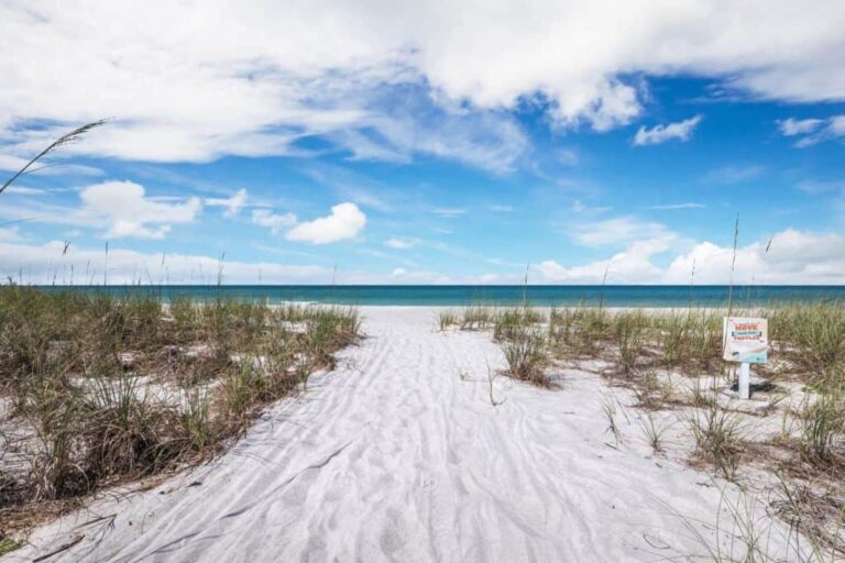 Banyan Bay Club Condos in Longboat Key, FL. - Beach Access