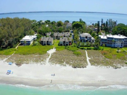 Banyan Bay Club Condos in Longboat Key, FL. - Beach