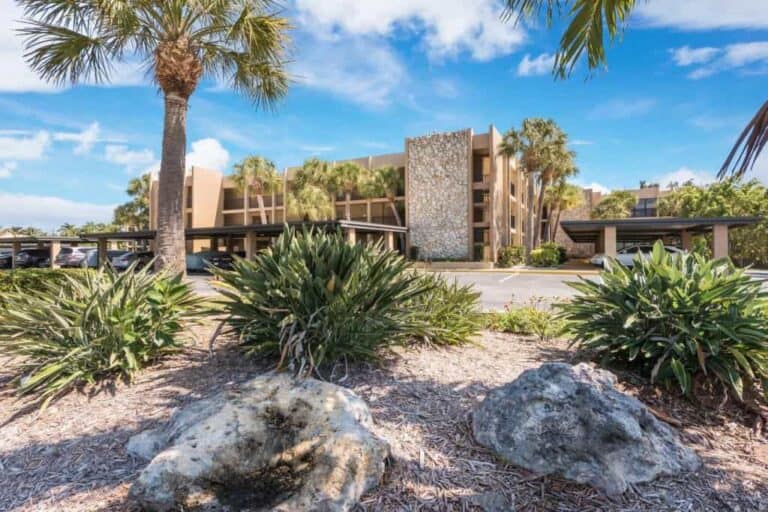 Bay Harbour Condos in Longboat Key, FL. - Building