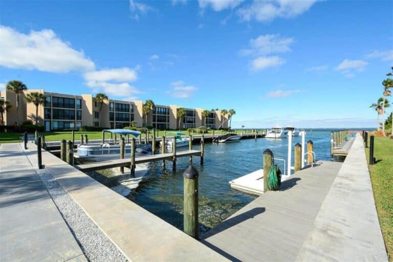 Bay Harbour Condos in Longboat Key, FL. - Boat Slips