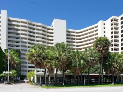 Bay Plaza Condos in Downtown Sarasota, FL. - Building