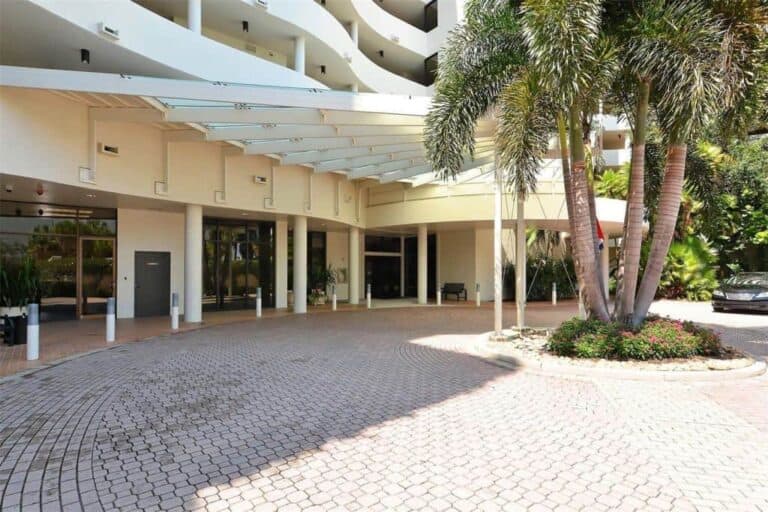 Bay Plaza Condos in Downtown Sarasota, FL. - Driveway Entry