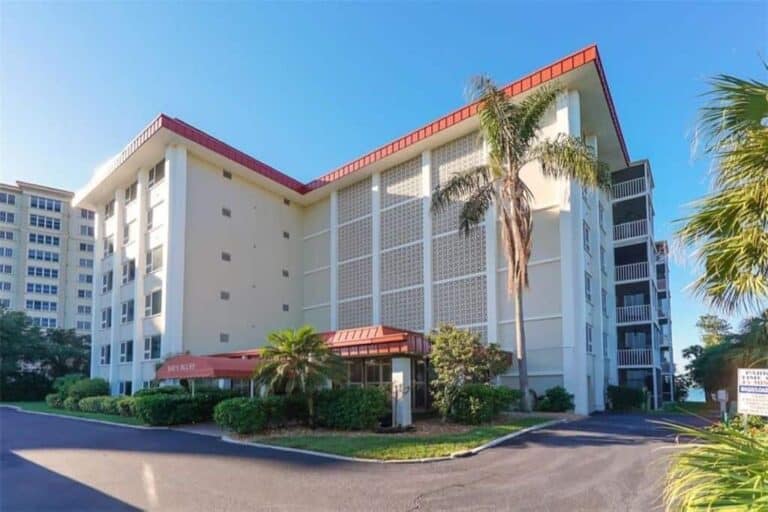 Bays Bluff Condos in Downtown Sarasota, FL. - Building