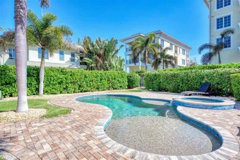 Beach Villas Condos in Siesta Key, FL. - Pool