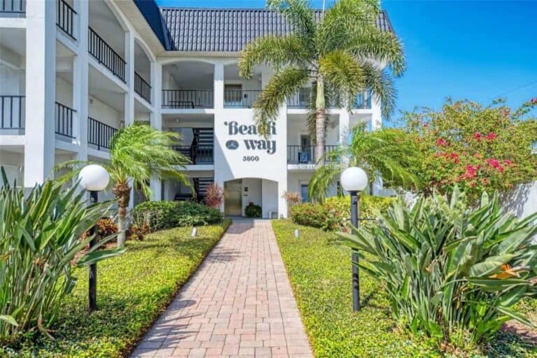Beachway Condos in Siesta Key, FL. - Entrance