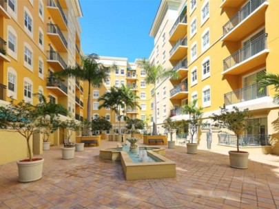 Broadway Promenade Condos in Downtown Sarasota, FL. - Courtyard