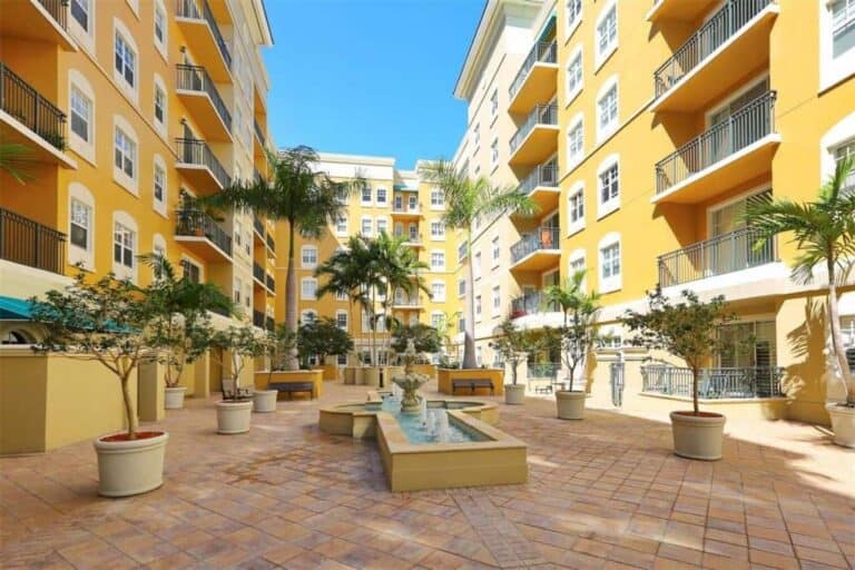Broadway Promenade Condos in Downtown Sarasota, FL. - Courtyard