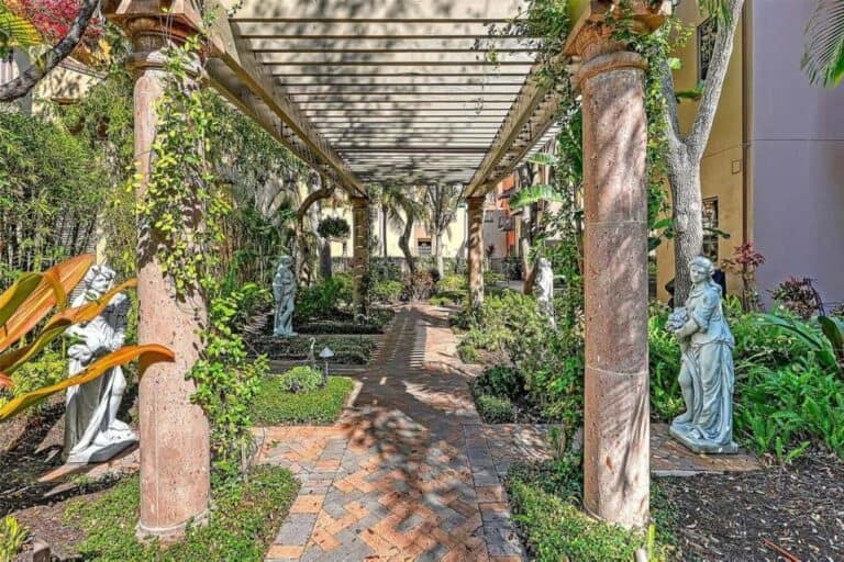 Burns Court Villas in Downtown Sarasota, FL. - Courtyard