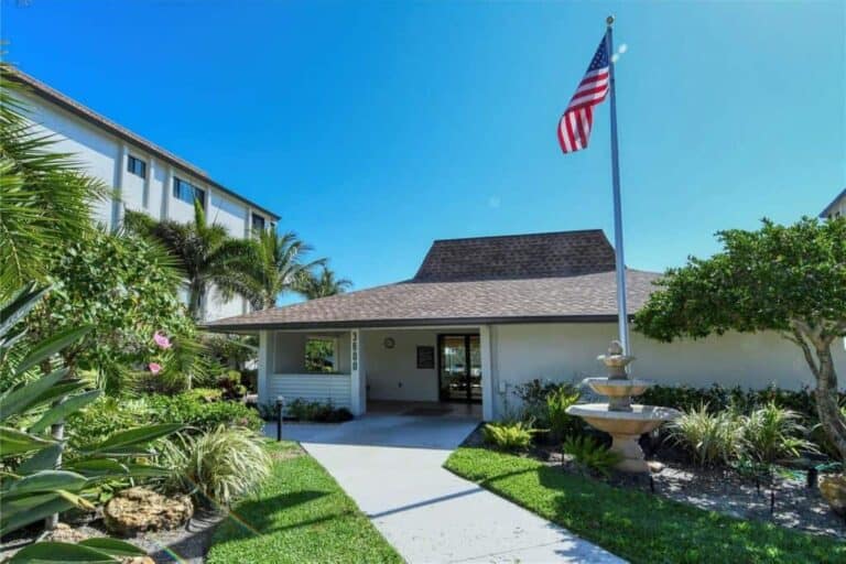 Buttonwood Cove Condos in Longboat Key, FL. - Clubroom