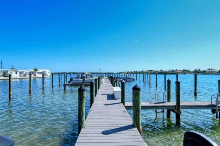 Buttonwood Cove Condos in Longboat Key, FL. - Fishing Pier