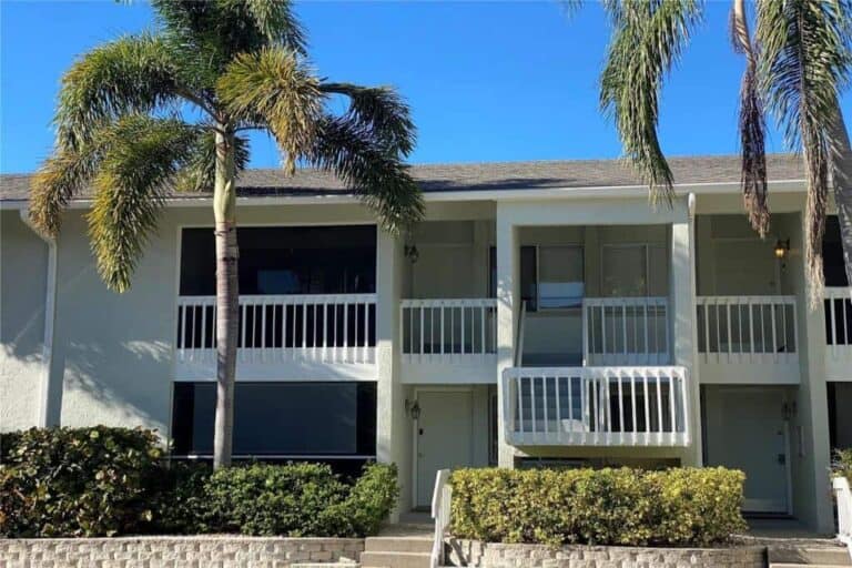 Casa Siesta Condos in Siesta Key, FL. - Building