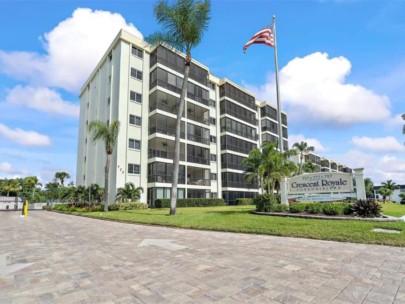 Crescent Royale Condos in Siesta Key, FL. - Building