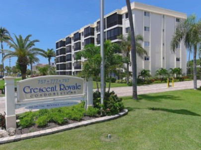 Crescent Royale Condos in Siesta Key, FL. - Building