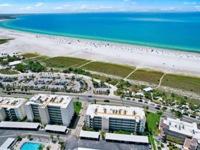 Crescent Royale Condos in Siesta Key, FL. - Aerial