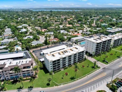 Crescent Royale Condos in Siesta Key, FL. - Aerial