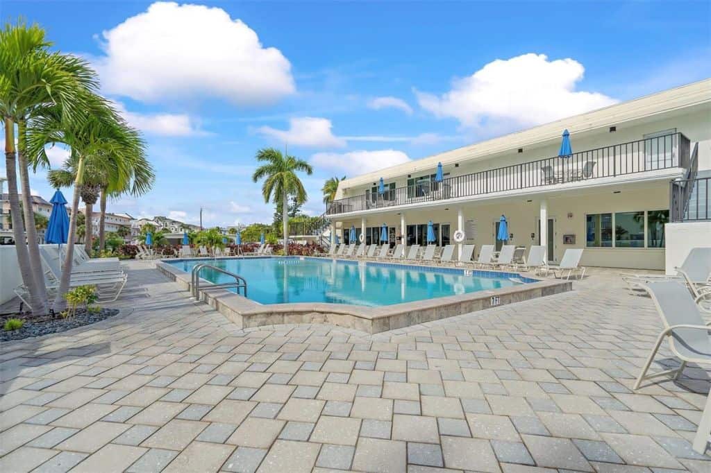 Crescent Royale Condos in Siesta Key, FL. - Pool