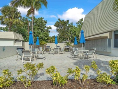 Crescent Royale Condos in Siesta Key, FL. - BBQ Grill