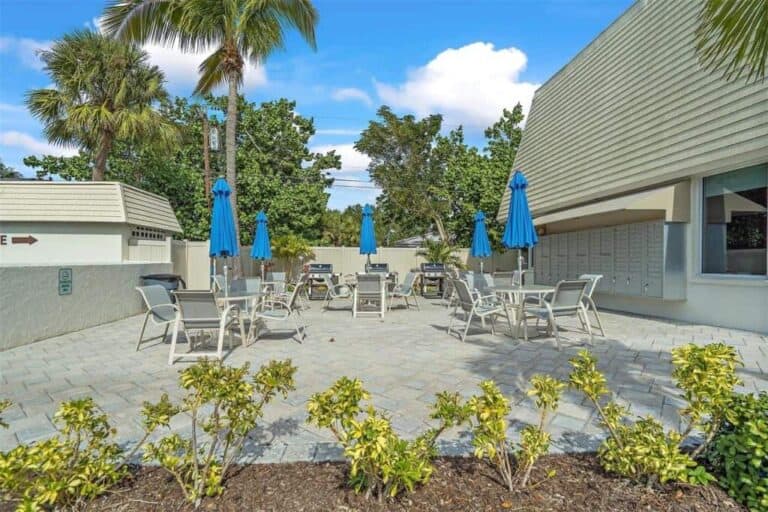 Crescent Royale Condos in Siesta Key, FL. - BBQ Grill