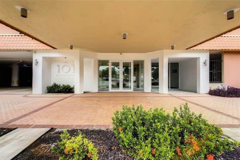 The 101 Condominium Condos in Downtown Sarasota, FL. - Entrance