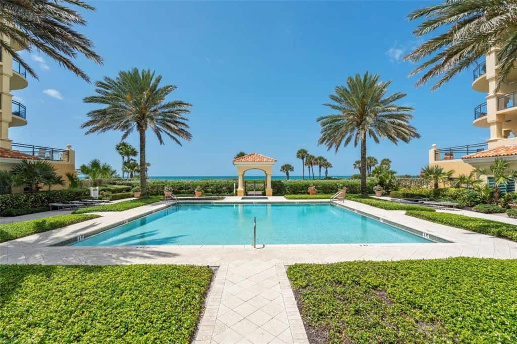 En Provence Condos in Longboat Key, FL. - Pool