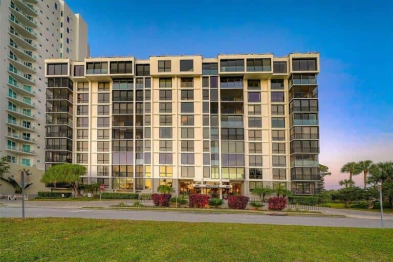 Essex House Condos in Downtown Sarasota, FL. - Building