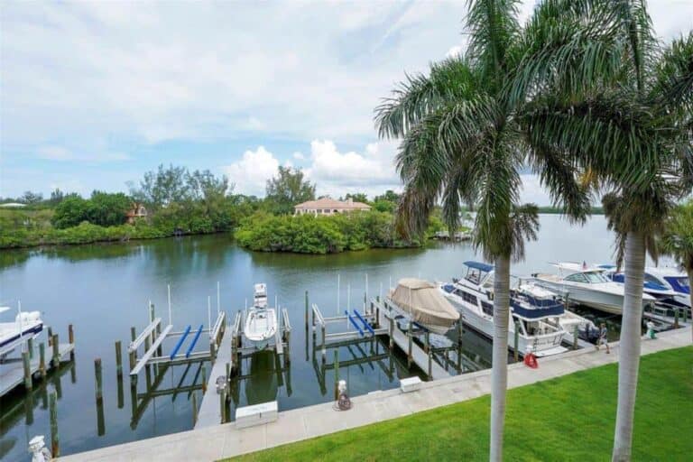 Grand Mariner Condos in Longboat Key, FL. - Boat Docks