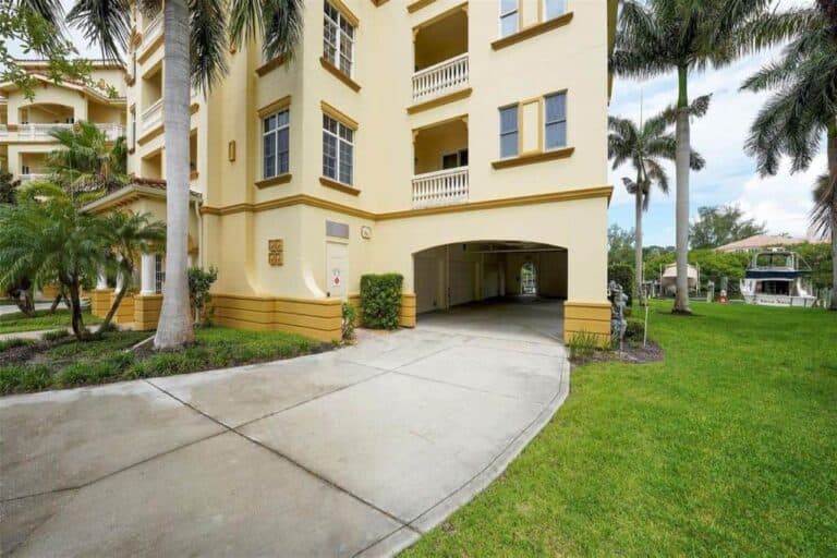 Grand Mariner Condos in Longboat Key, FL. - Garage