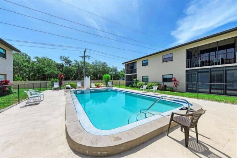 Gulf Gate Gardens Condos in Sarasota, FL. - Pool
