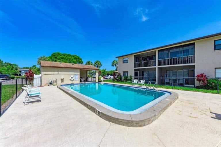 Gulf Gate Gardens Condos in Sarasota, FL. - Pool