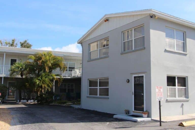Gulf Holiday Condos in Siesta Key, FL. - Building