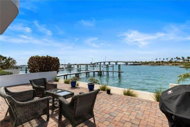 Harbor House Condos in Downtown Sarasota, FL. - Grounds