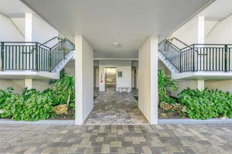 Harbor House South Condos in Downtown Sarasota, FL. - Elevator