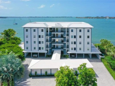 Harbor House South Condos in Downtown Sarasota, FL. - Building