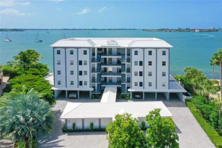 Harbor House South Condos in Downtown Sarasota, FL. - Building