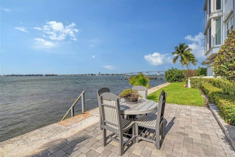 Harbor House South Condos in Downtown Sarasota, FL. - Waterfront Picnic Table