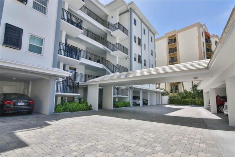 Harbor House South Condos in Downtown Sarasota, FL. - Front Entrance