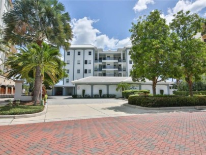 Harbor House South Condos in Downtown Sarasota, FL. - Building