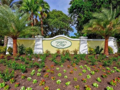 Hidden Bay Condos in Osprey FL. - Entrance Sign