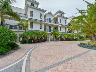 Hudson Crossing Condos in Downtown Sarasota, FL. - Driveway Entrance