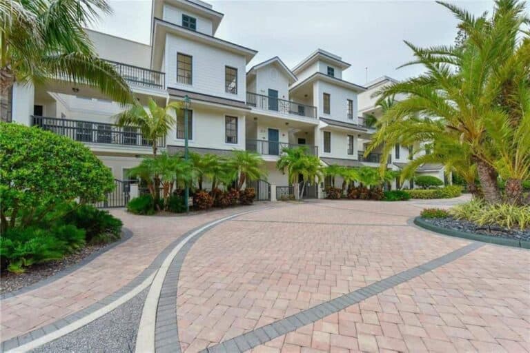Hudson Crossing Condos in Downtown Sarasota, FL. - Driveway Entrance